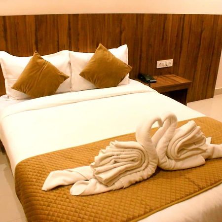 Hotel Sakura Inn Hosūr エクステリア 写真