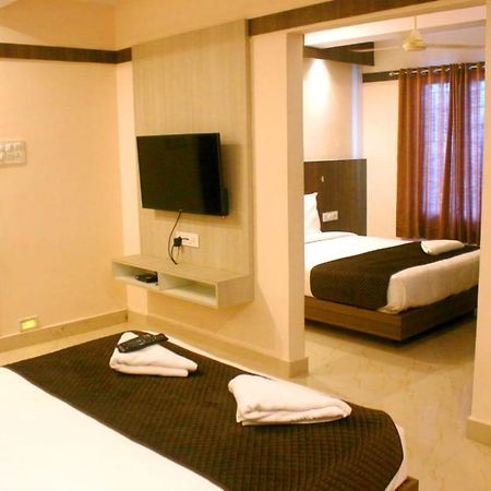 Hotel Sakura Inn Hosūr エクステリア 写真