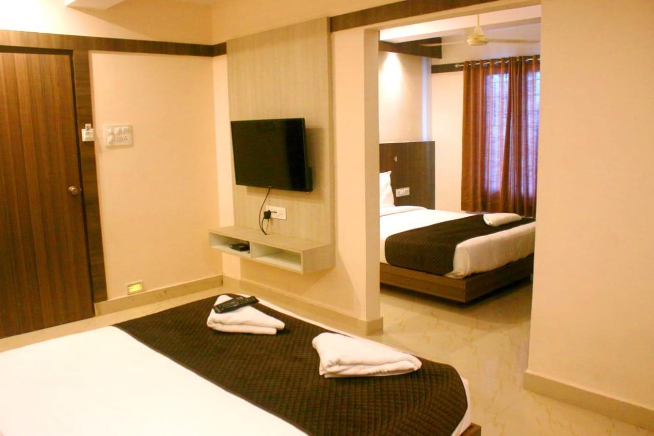 Hotel Sakura Inn Hosūr エクステリア 写真