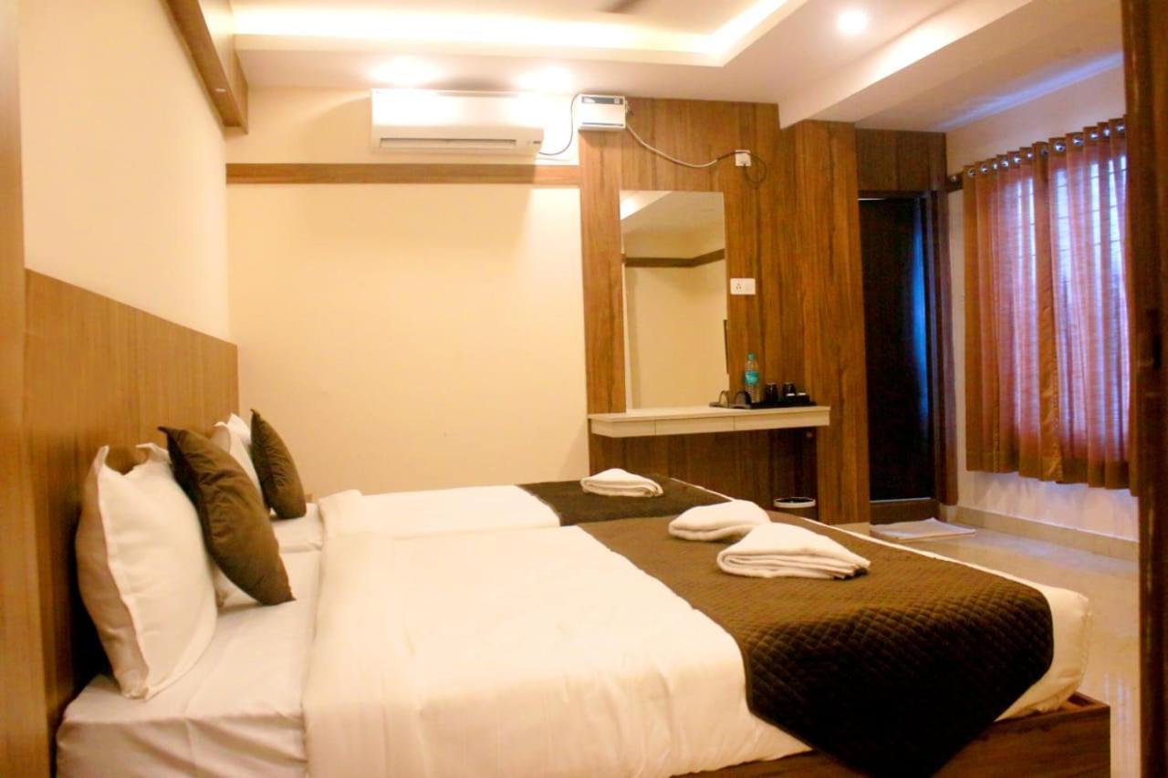 Hotel Sakura Inn Hosūr エクステリア 写真