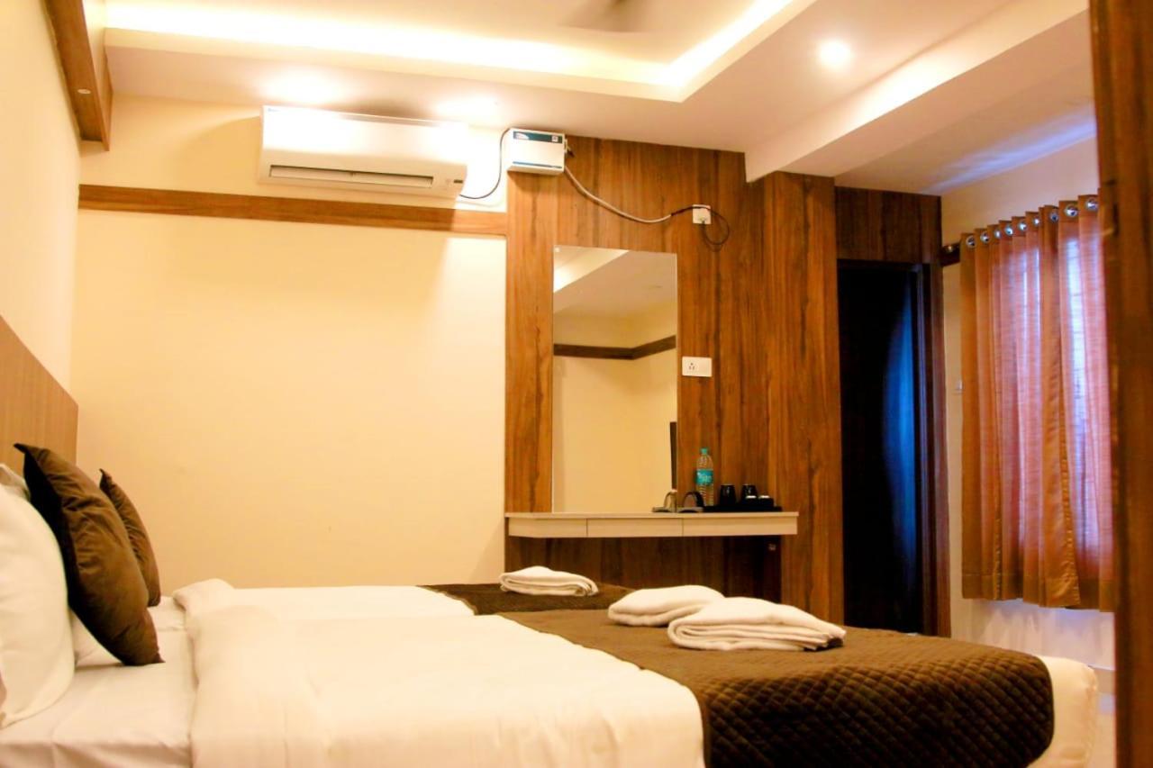 Hotel Sakura Inn Hosūr エクステリア 写真