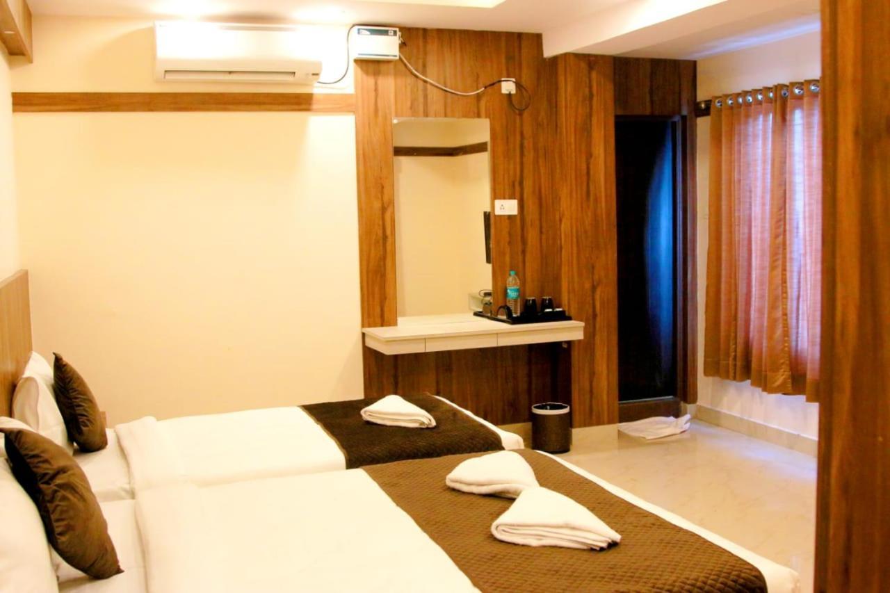 Hotel Sakura Inn Hosūr エクステリア 写真