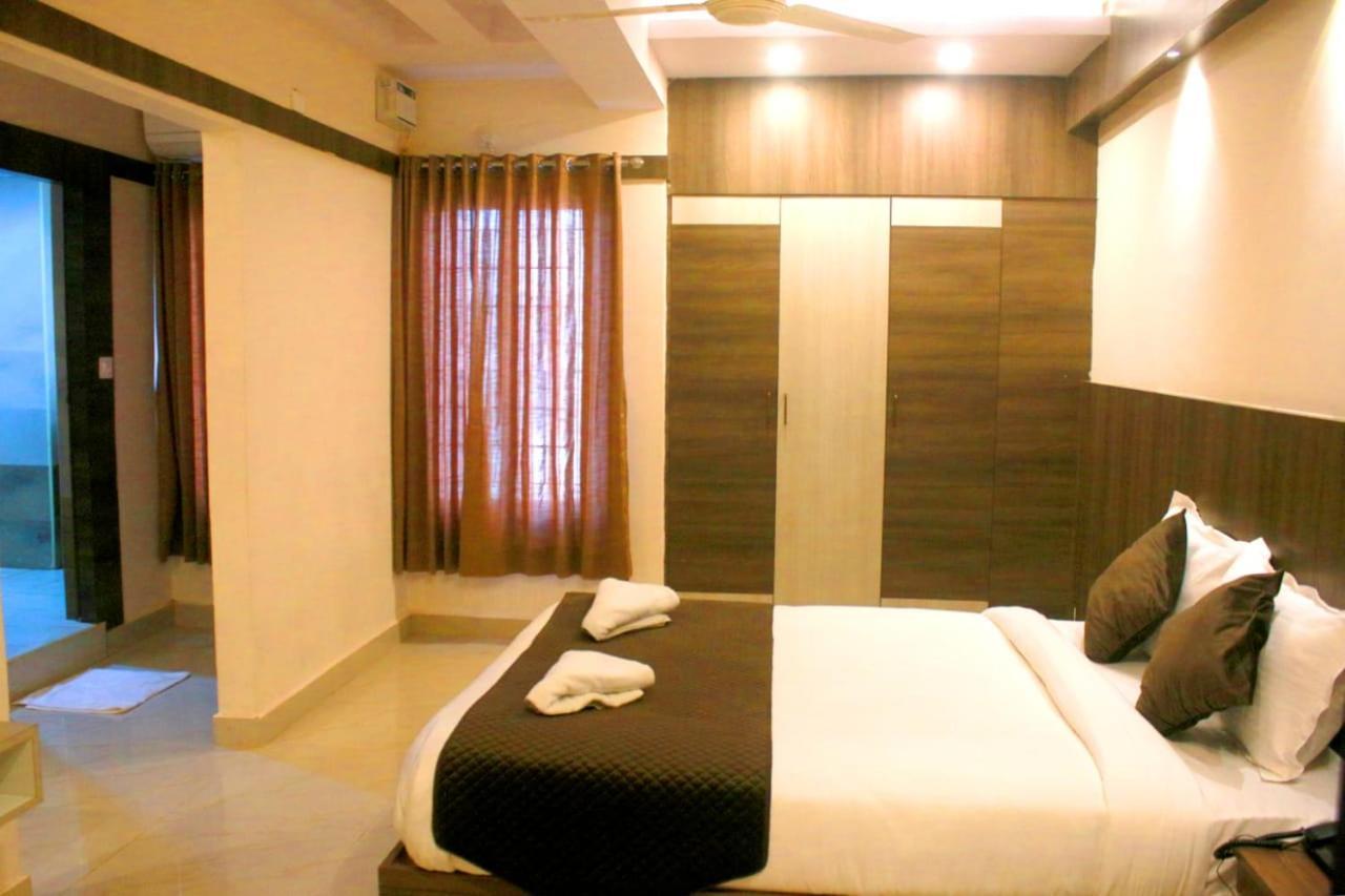 Hotel Sakura Inn Hosūr エクステリア 写真