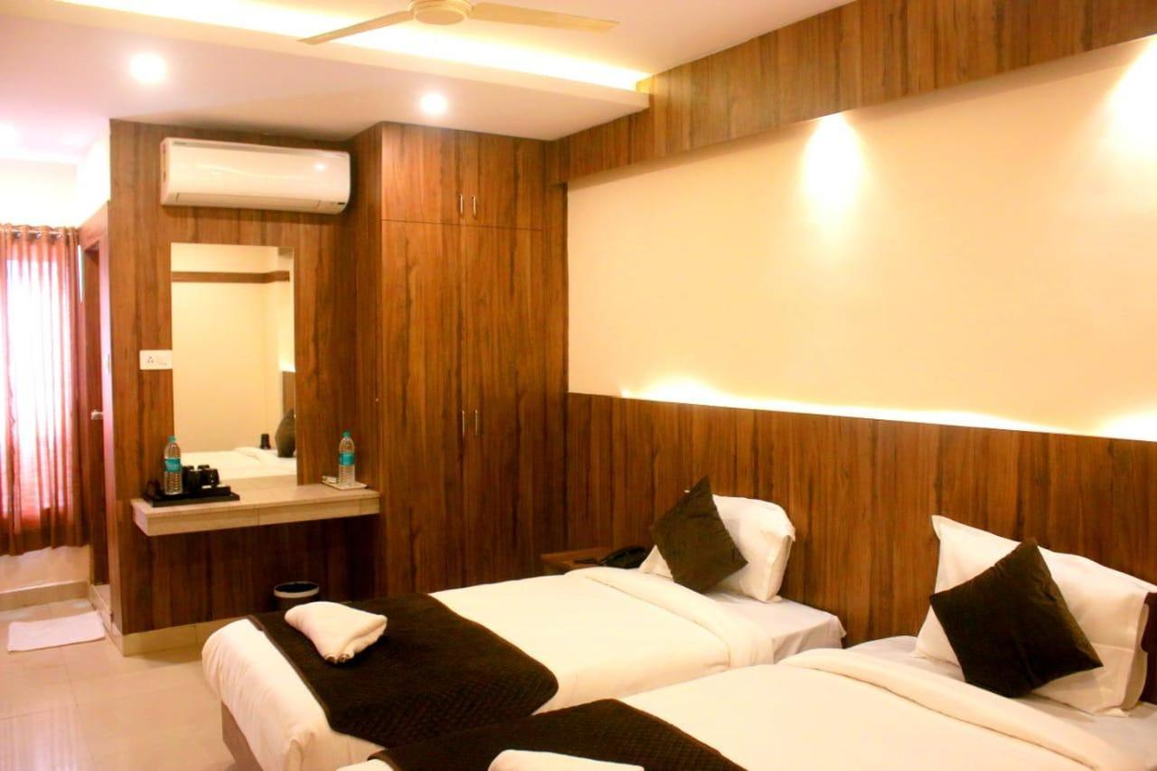 Hotel Sakura Inn Hosūr エクステリア 写真