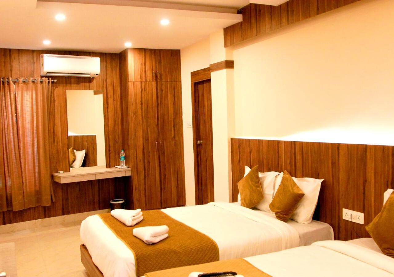 Hotel Sakura Inn Hosūr エクステリア 写真